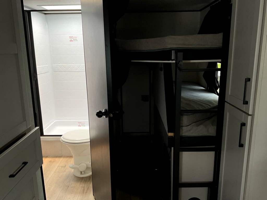 2026 JAYCO Jay Feather 29 BHB - Image 22