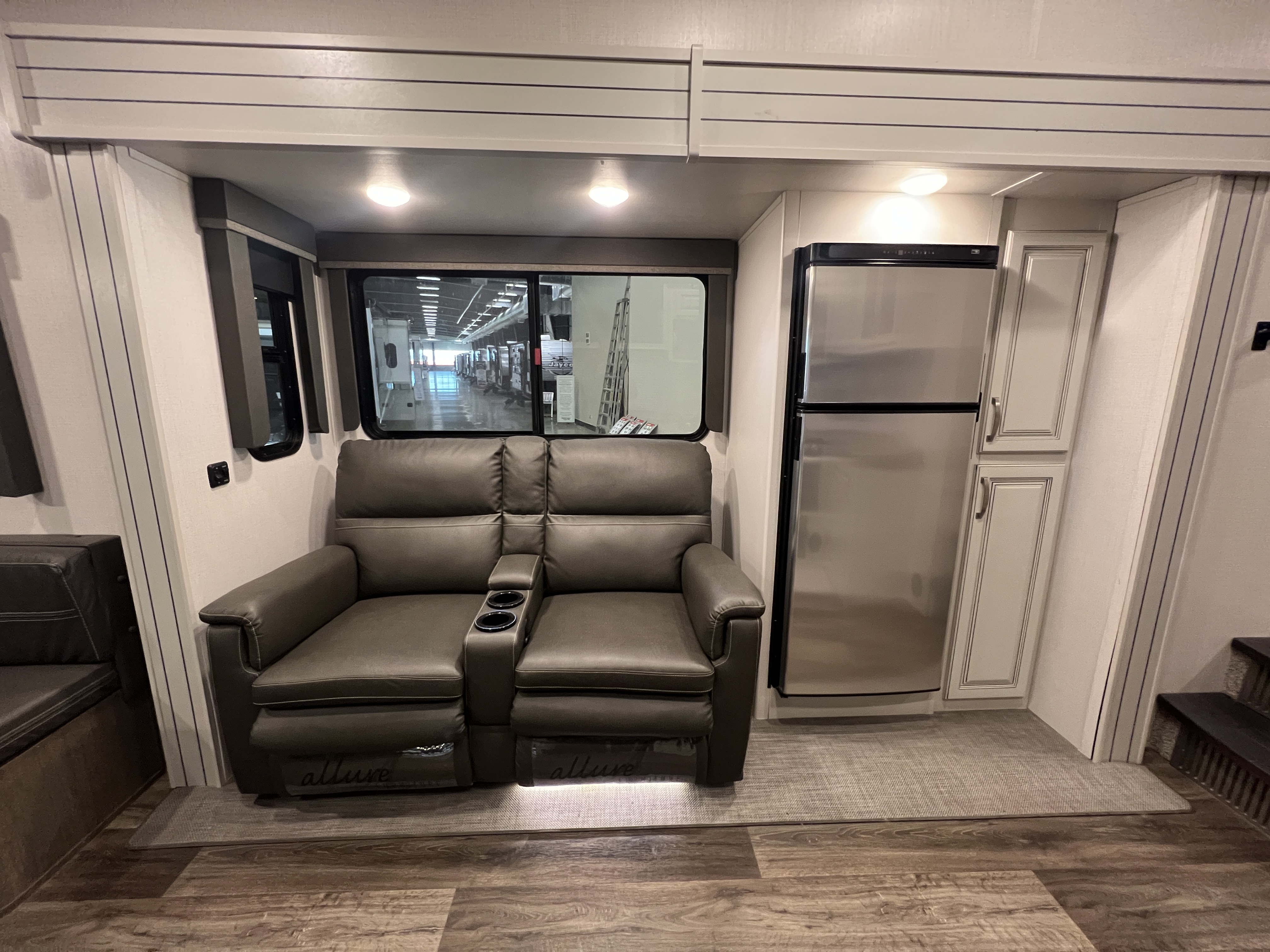 2022 Keystone Cougar Half-Ton 24RDS - Image 6