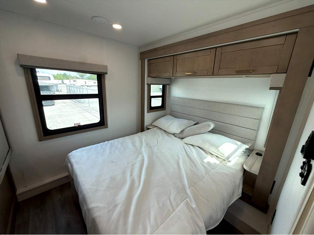 2027 ENTEGRA COACH ODYSSEY 29V - Image 15