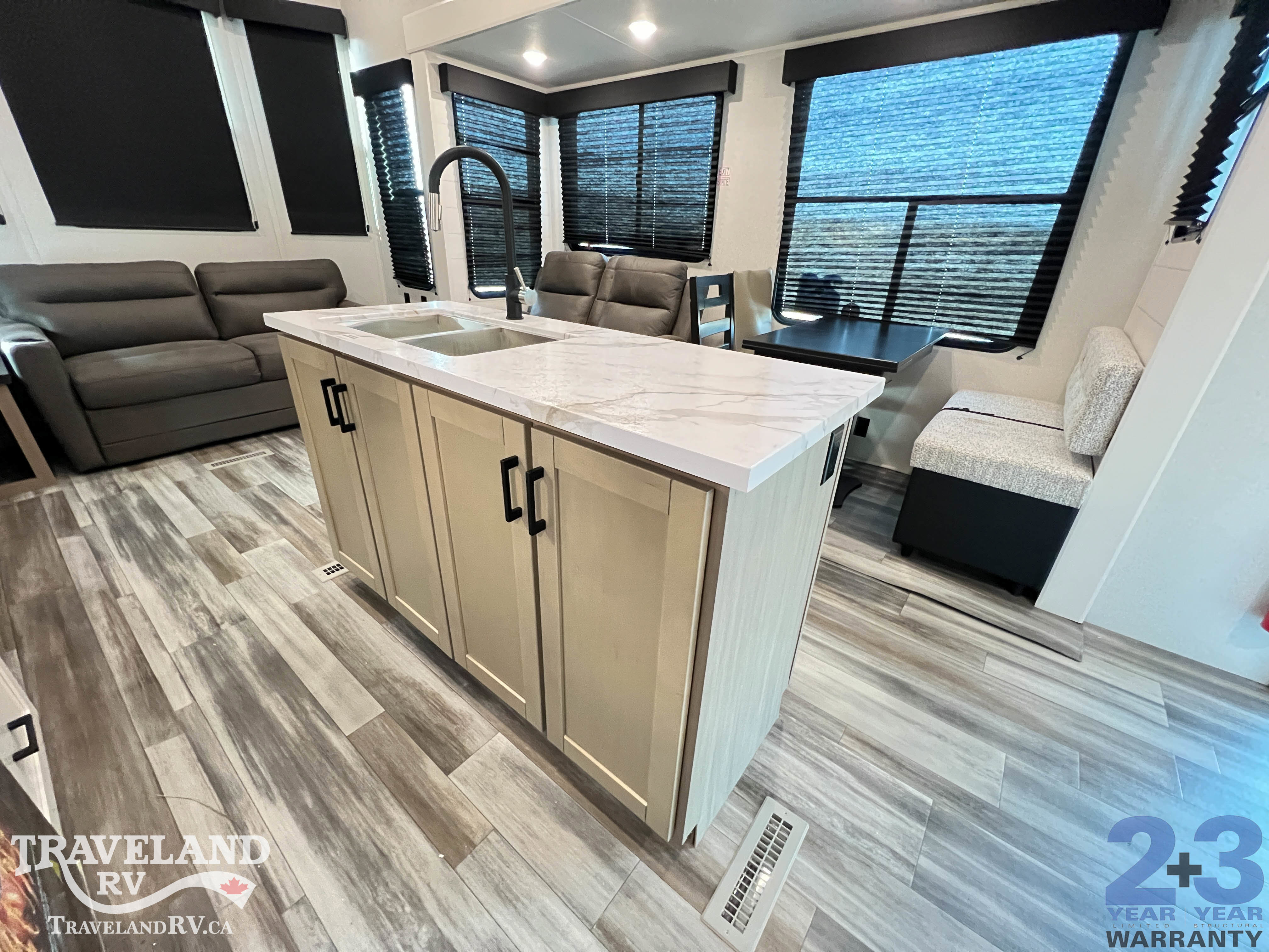2026 Jayco Jay Flight Bungalow 401LOFTDS - Image 27