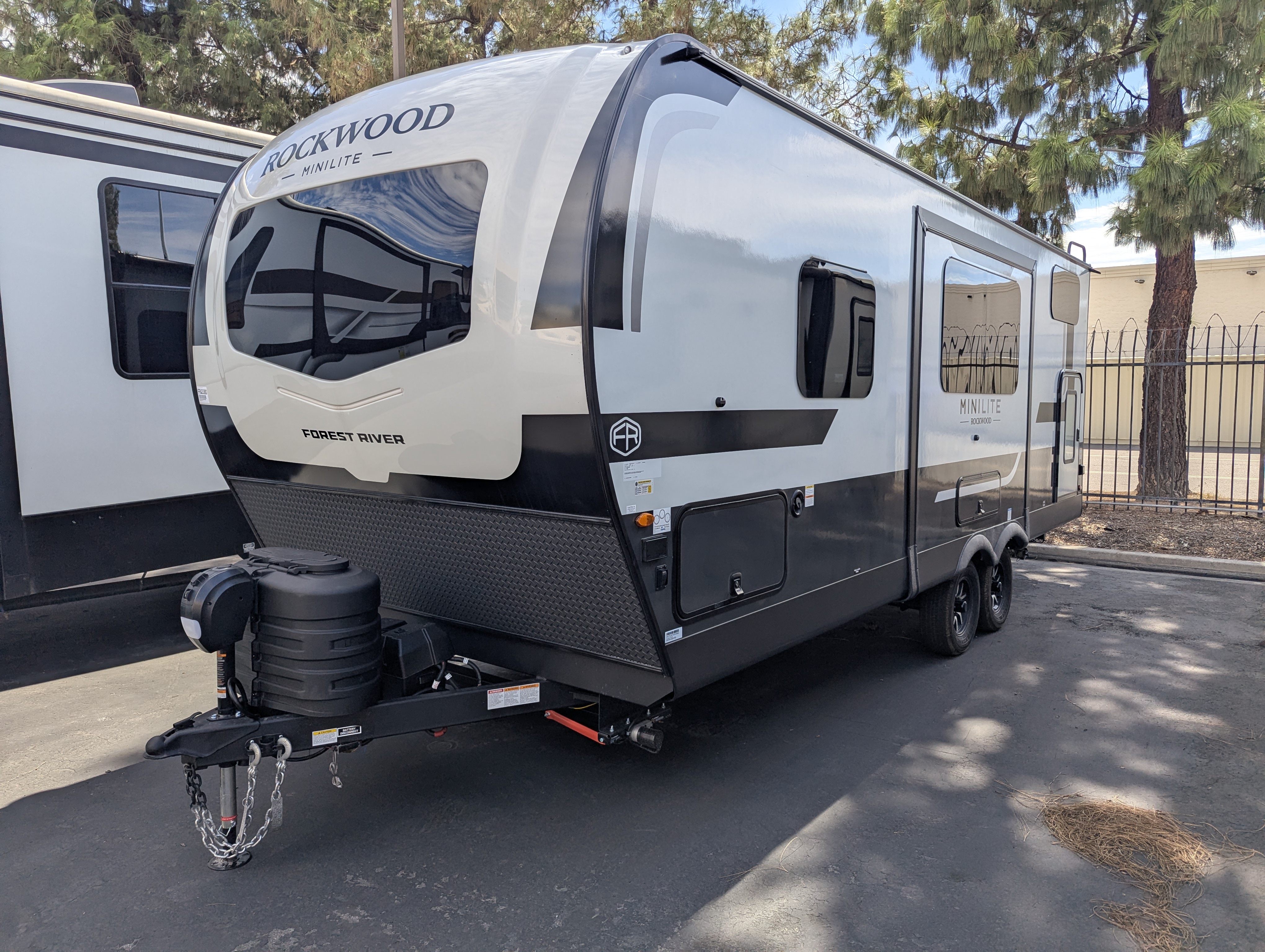 2027 Forest River Rockwood Mini Lite 2520BH - Image 3