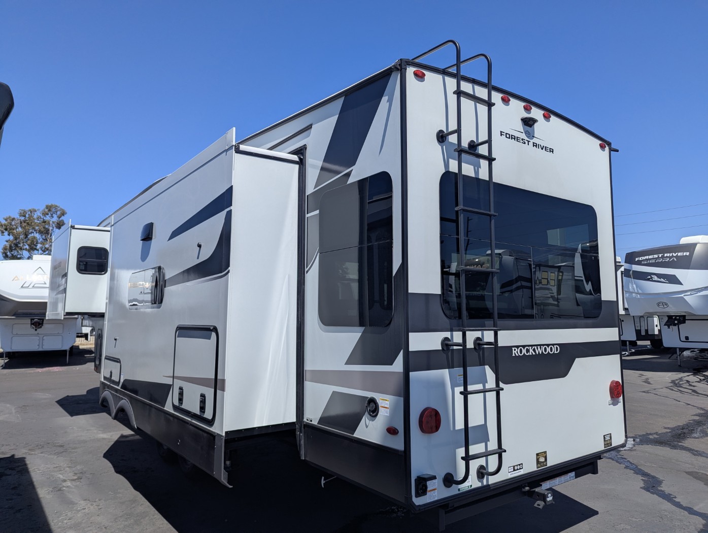 2026 Forest River Rockwood Signature R361RLS - Image 4