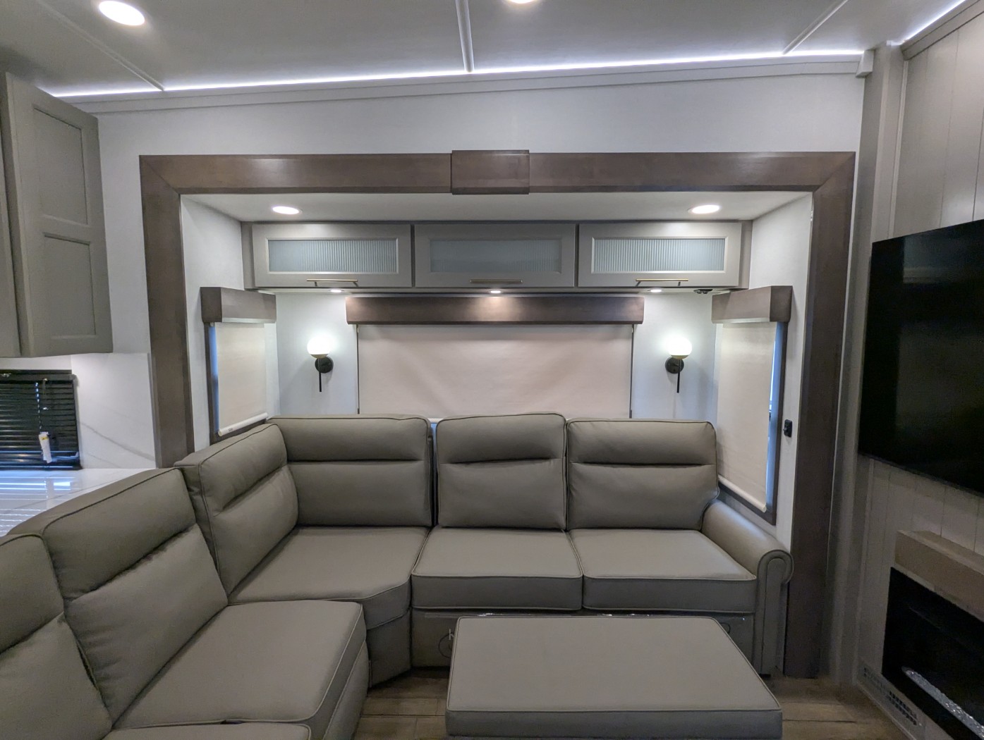 2026 Alliance RV Paradigm 312RK - Image 23