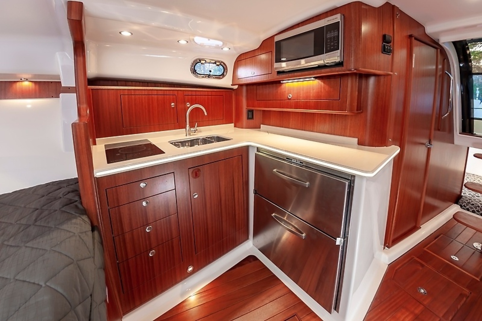 2015 PURSUIT 385 OS Base - Image 26