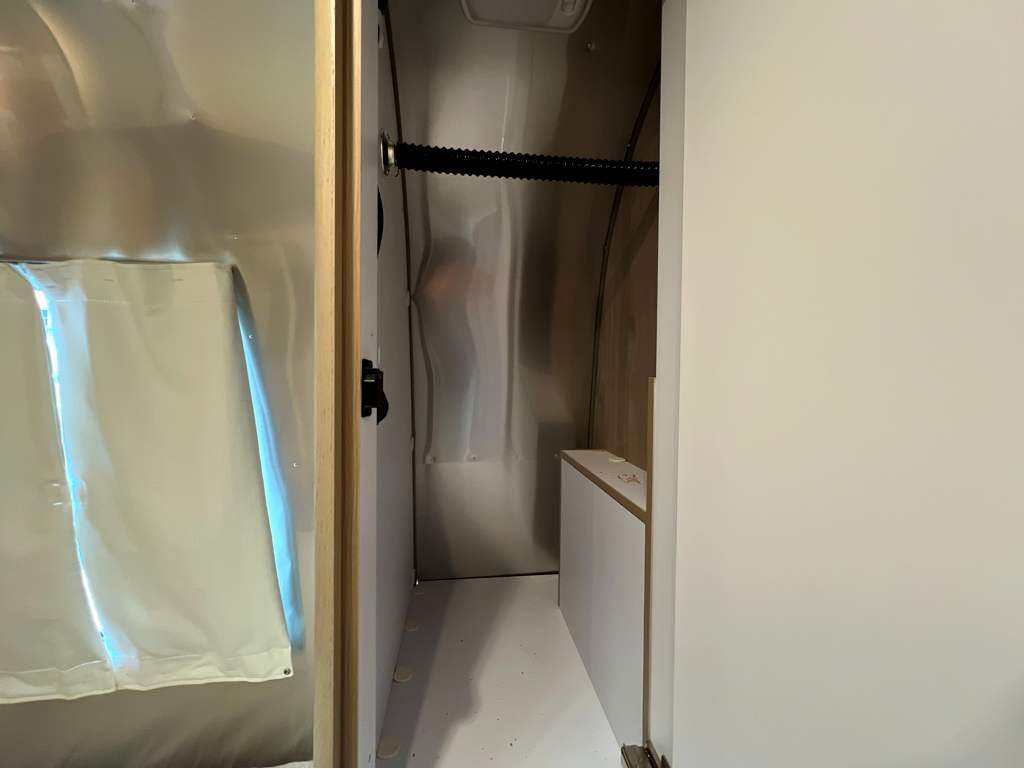 2027 AIRSTREAM FLYING CLOUD 23FBT - Image 26