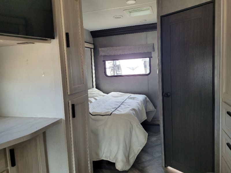 2023 Forest River Sunseeker 2550DS LE - Image 10