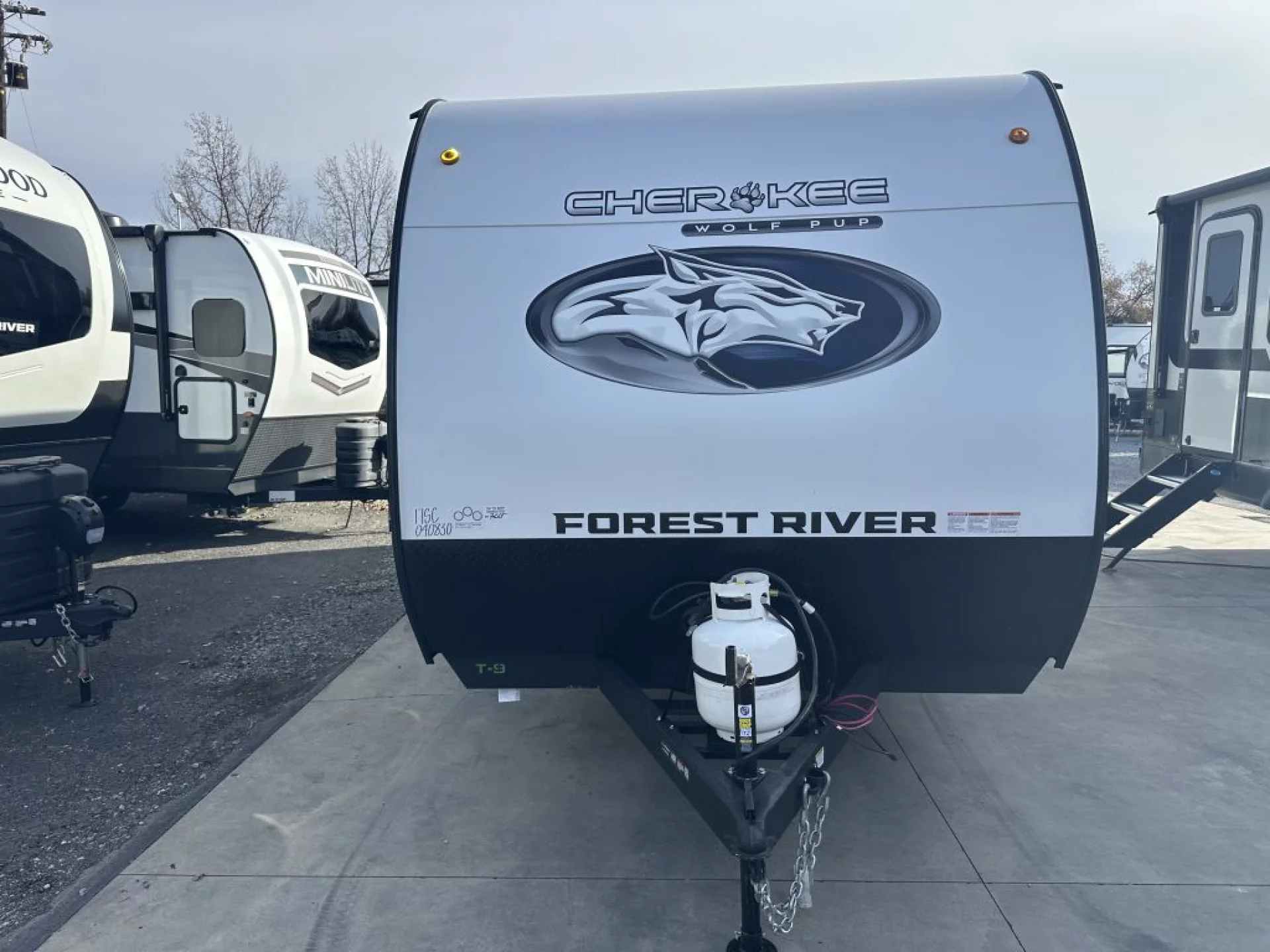 2026 FOREST RIVER CHEROKEE WOLF PUP 17SC - Image 2