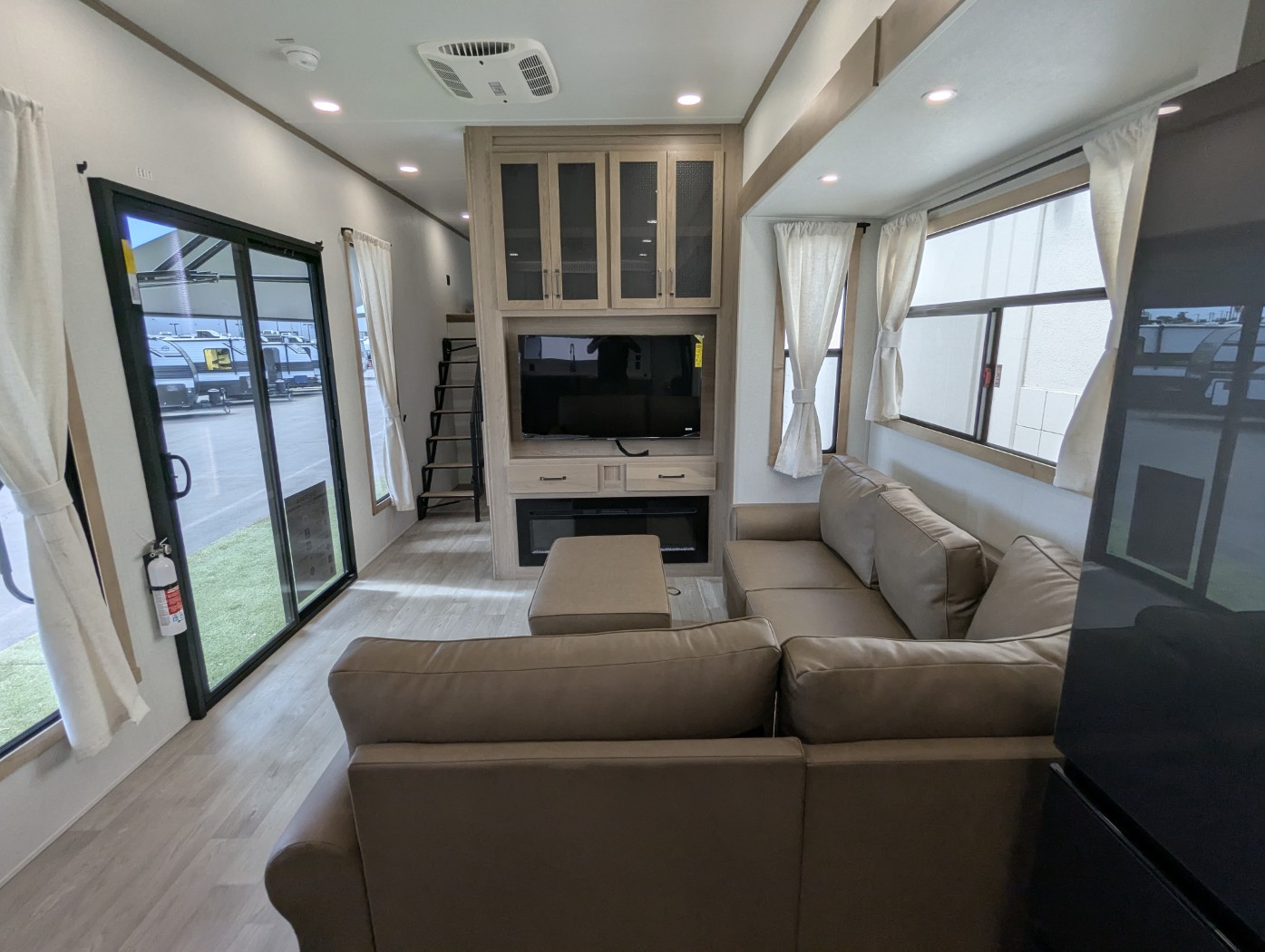 2027 Forest River Sierra Destination 422FKL - Image 23