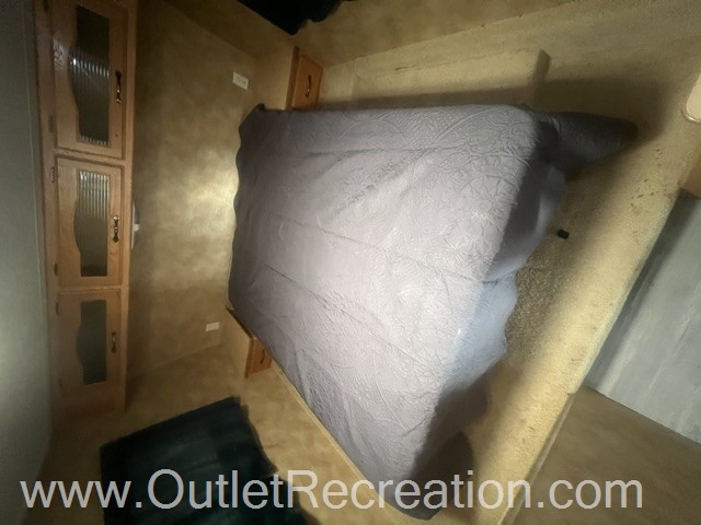2005 KEYSTONE RV LAREDO 25RL - Image 12