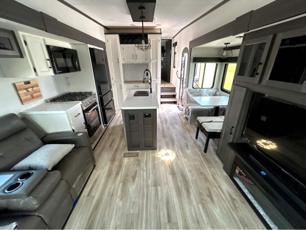 2026 VENTURE RV SPORTTREK 353VIK - Image 21