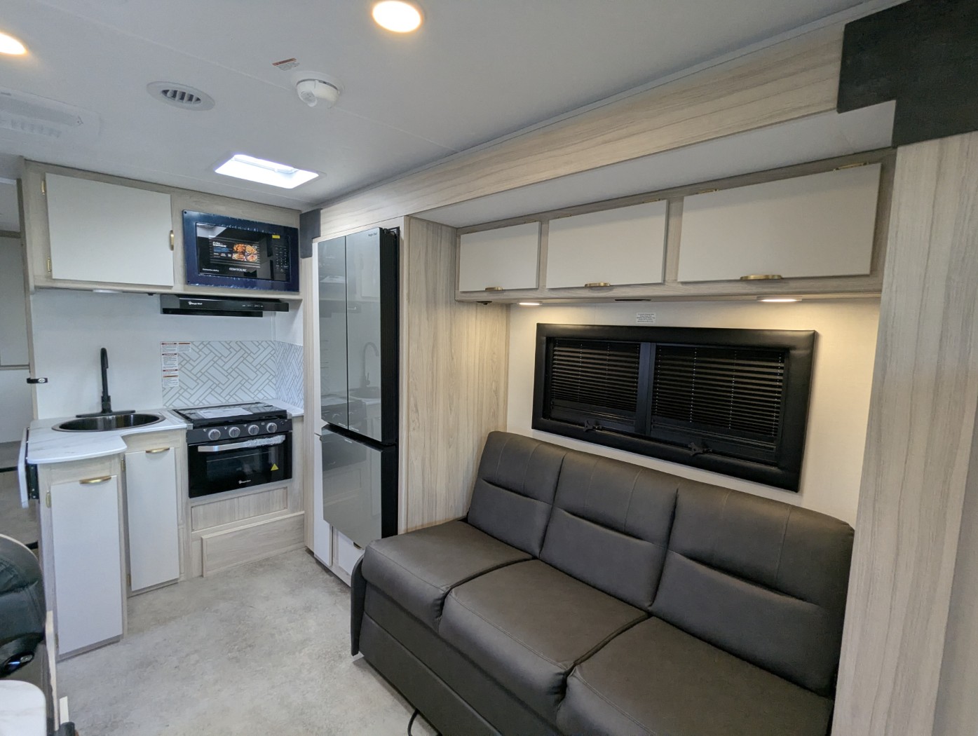 2027 Coachmen Cross Trail 26XG - Image 10