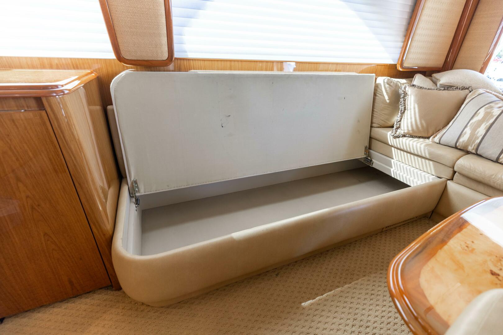 2013 Viking 76 Convertible - Image 9
