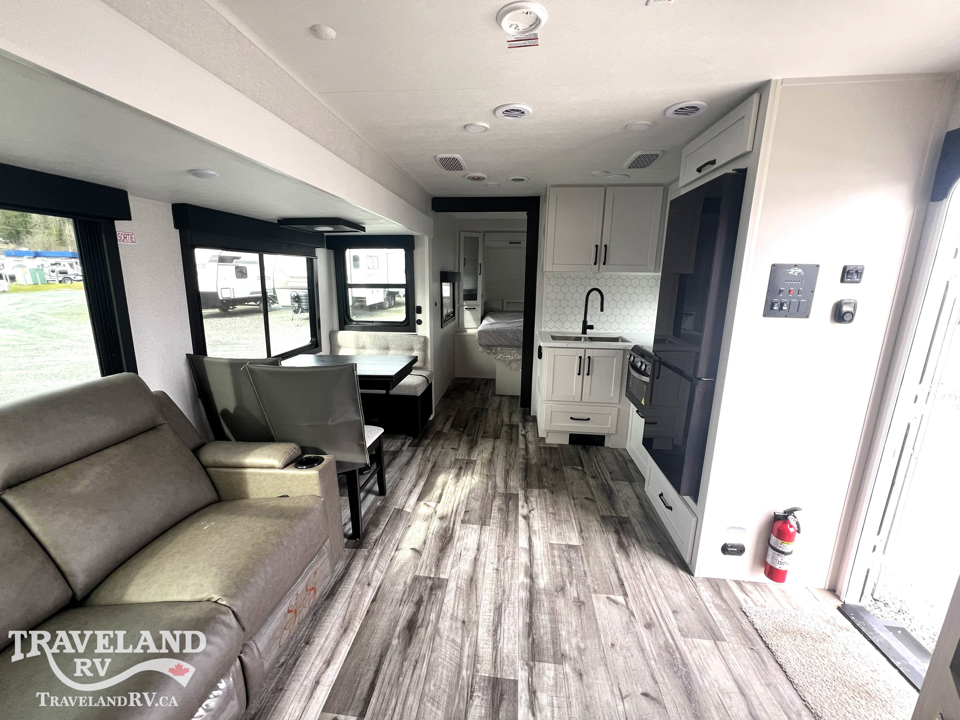 2026 Highland Ridge Roamer Light Duty 27RBOS - Image 3