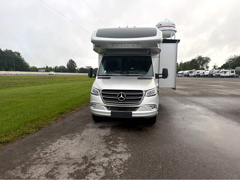 2027 ENTEGRA COACH QWEST 25L - Image 8