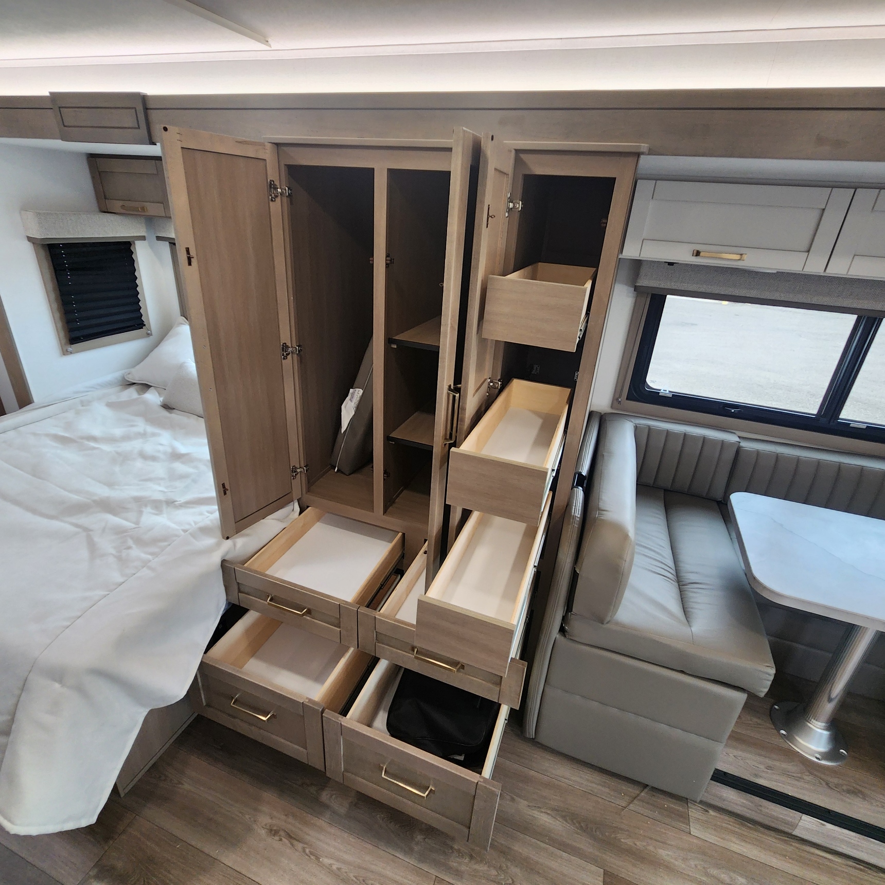 2027 ENTEGRA COACH ODYSSEY 24B - Image 37