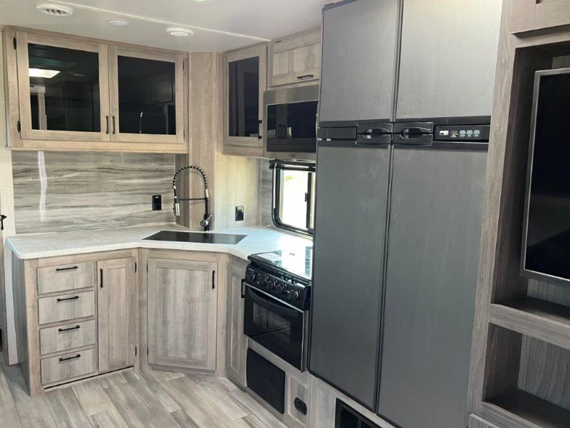 2022 Winnebago Voyage V3033BH - Image 10