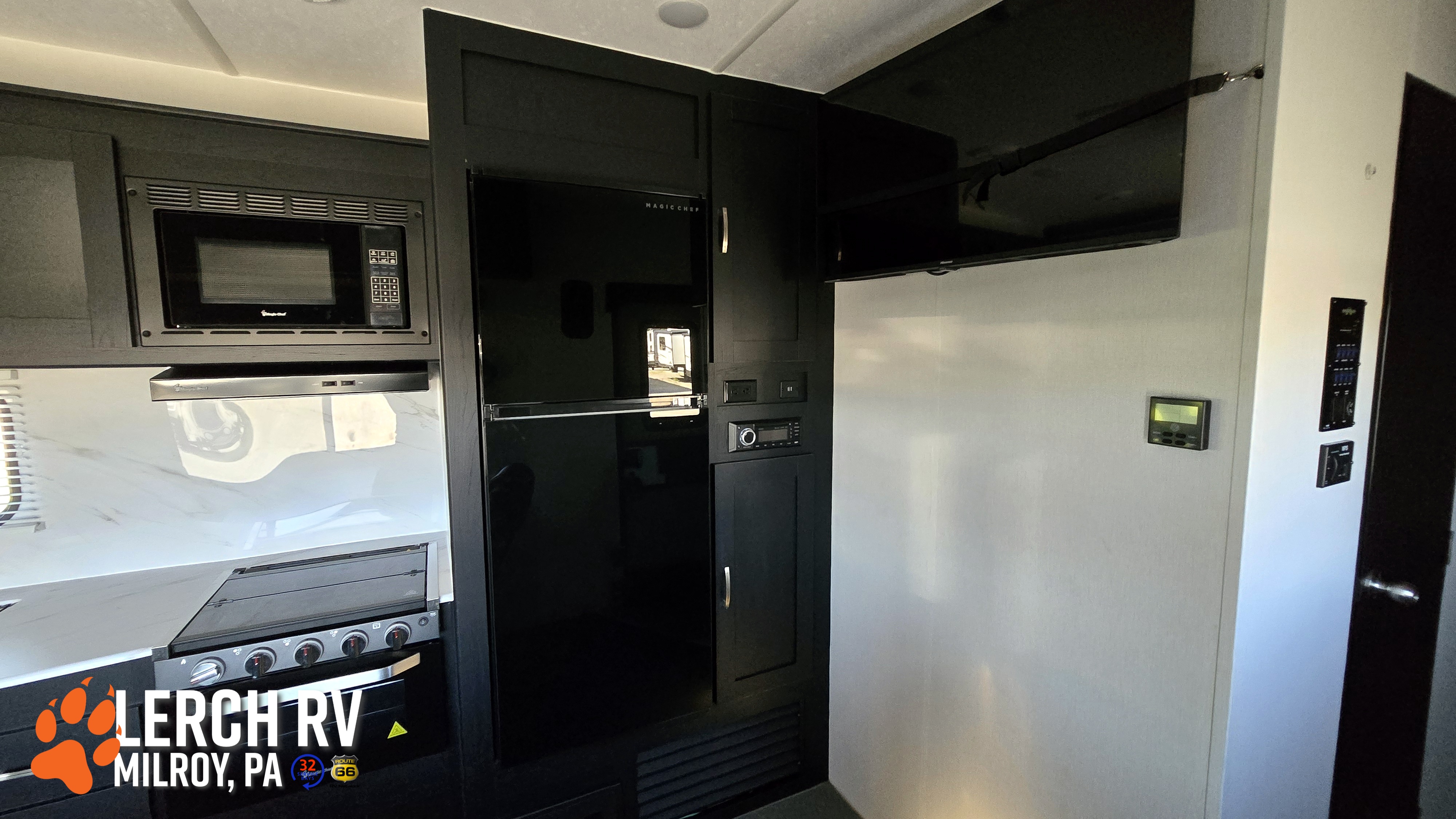 2024 Coachmen Adrenaline 27KB - Image 20