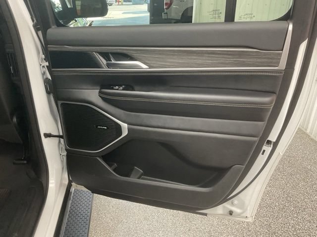 2024 Jeep Wagoneer L Utility 4D Series III 4WD - Image 25