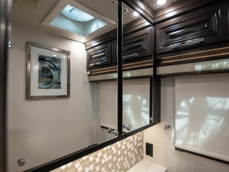 2026 Entegra Coach Anthem 44V - Image 17