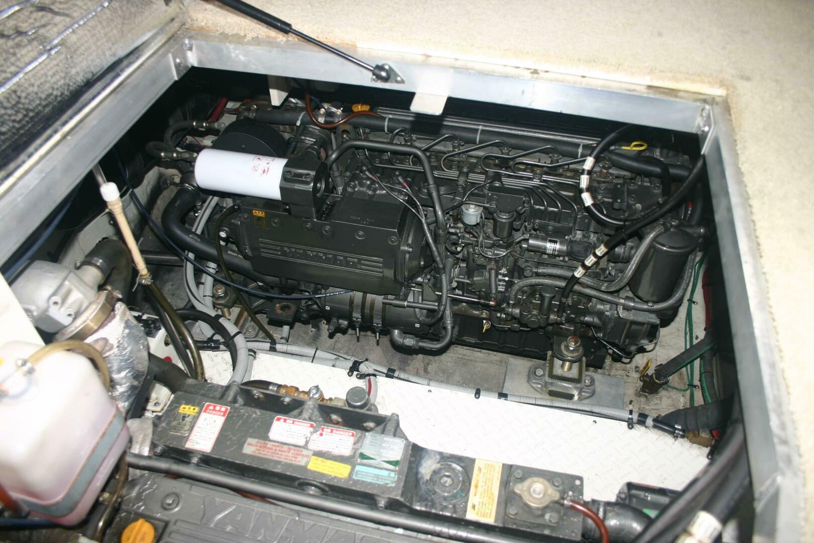 2001 Cruisers Yachts 3750 Motor Yacht - Image 22