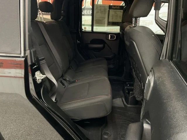 2020 Jeep Gladiator Crew Cab Rubicon 4WD - Image 25