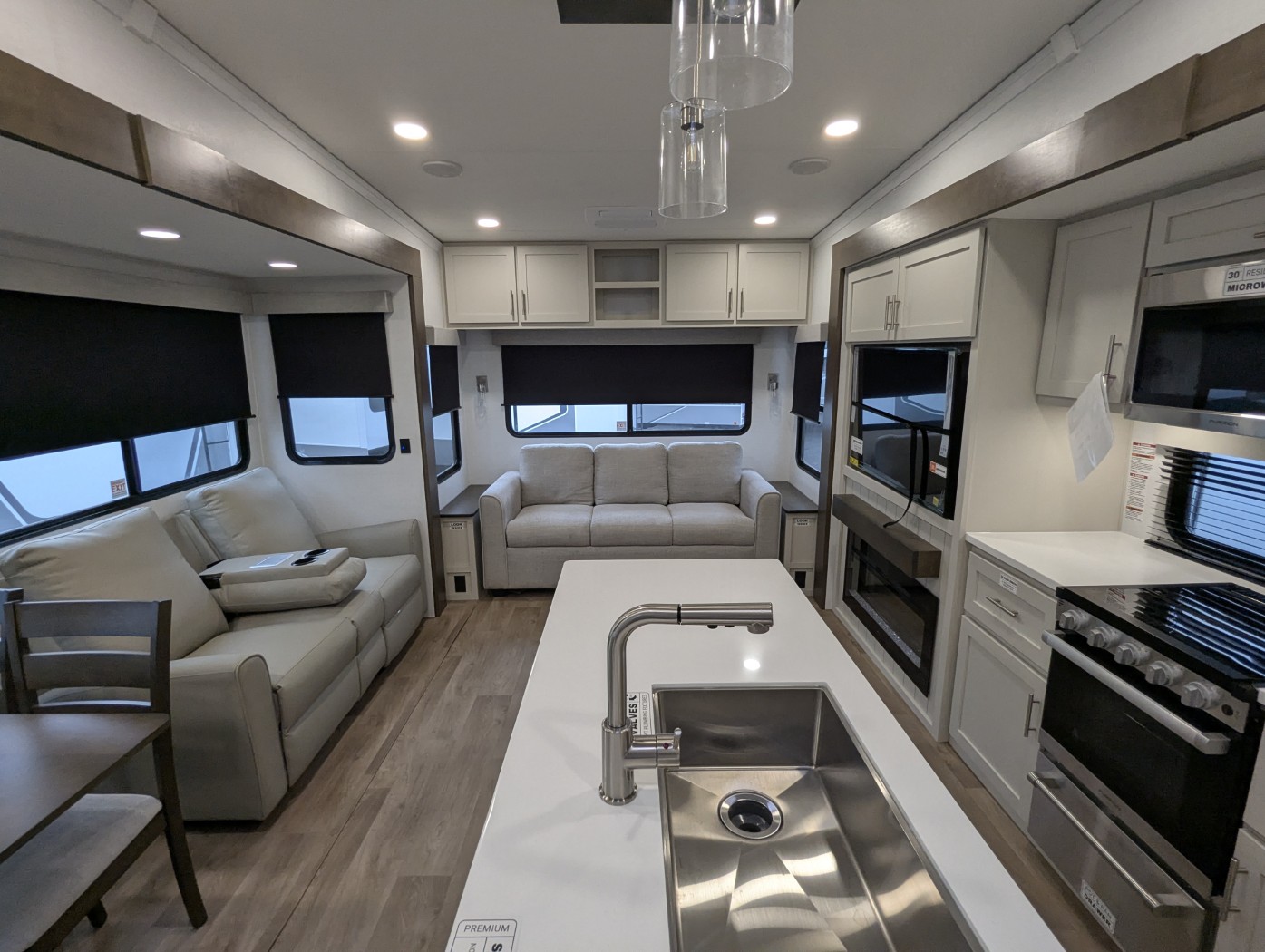 2027 Alliance RV Avenue 32RLS - Image 23