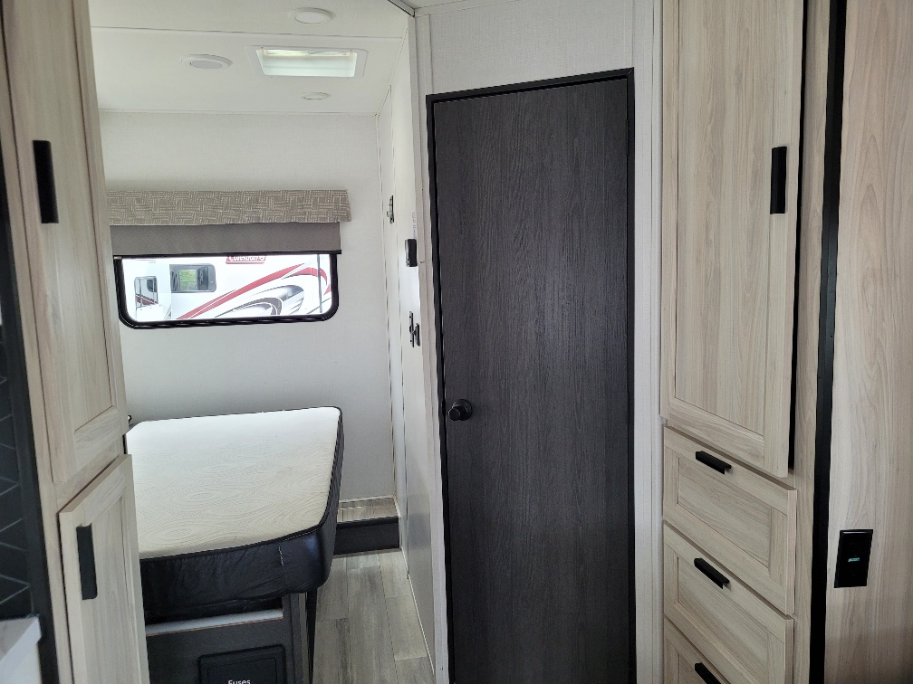 2024 Forest River Sunseeker LE 2550DSLE - Image 10