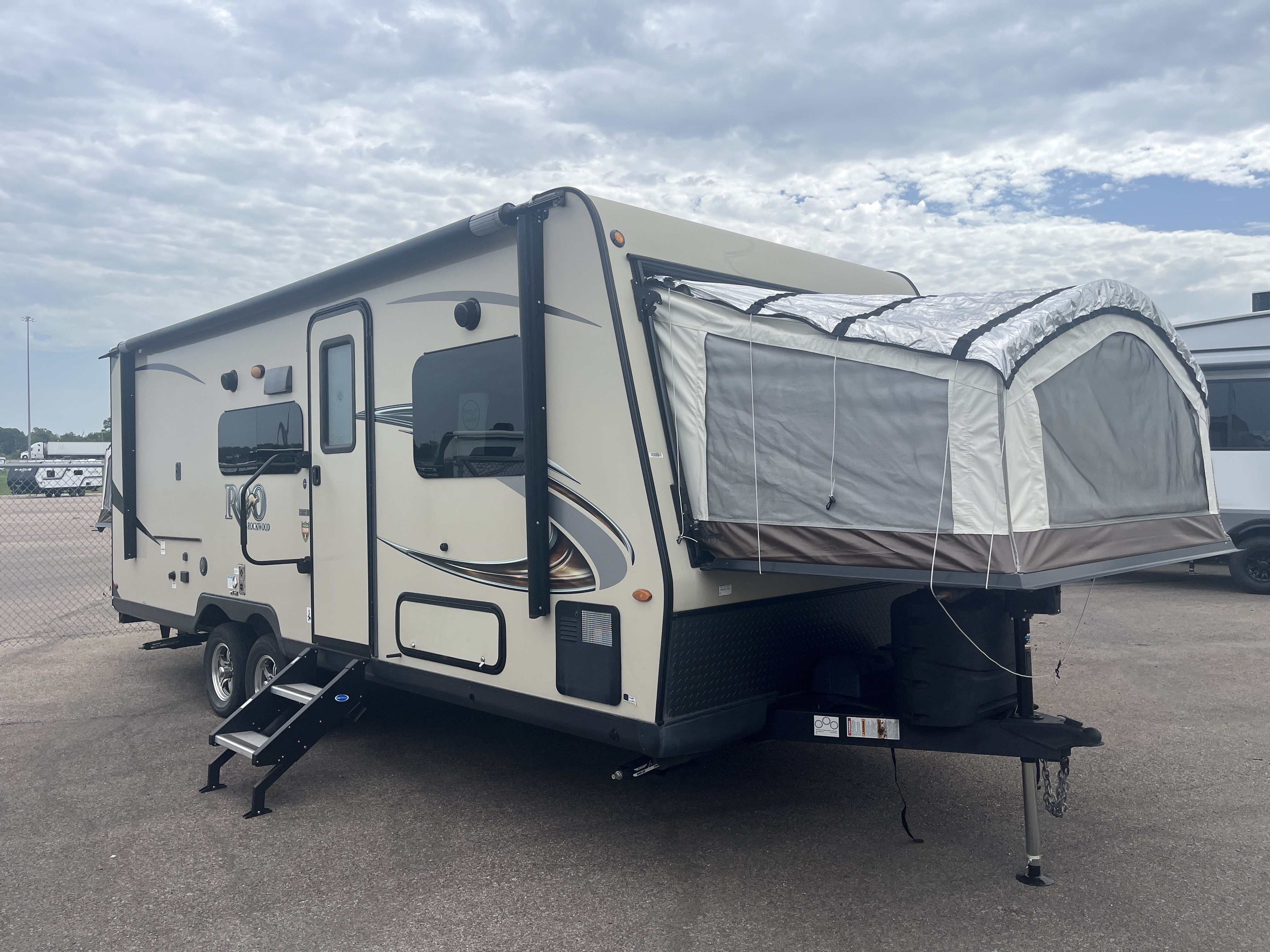 2019 FOREST RIVER ROO 233S - Image 1