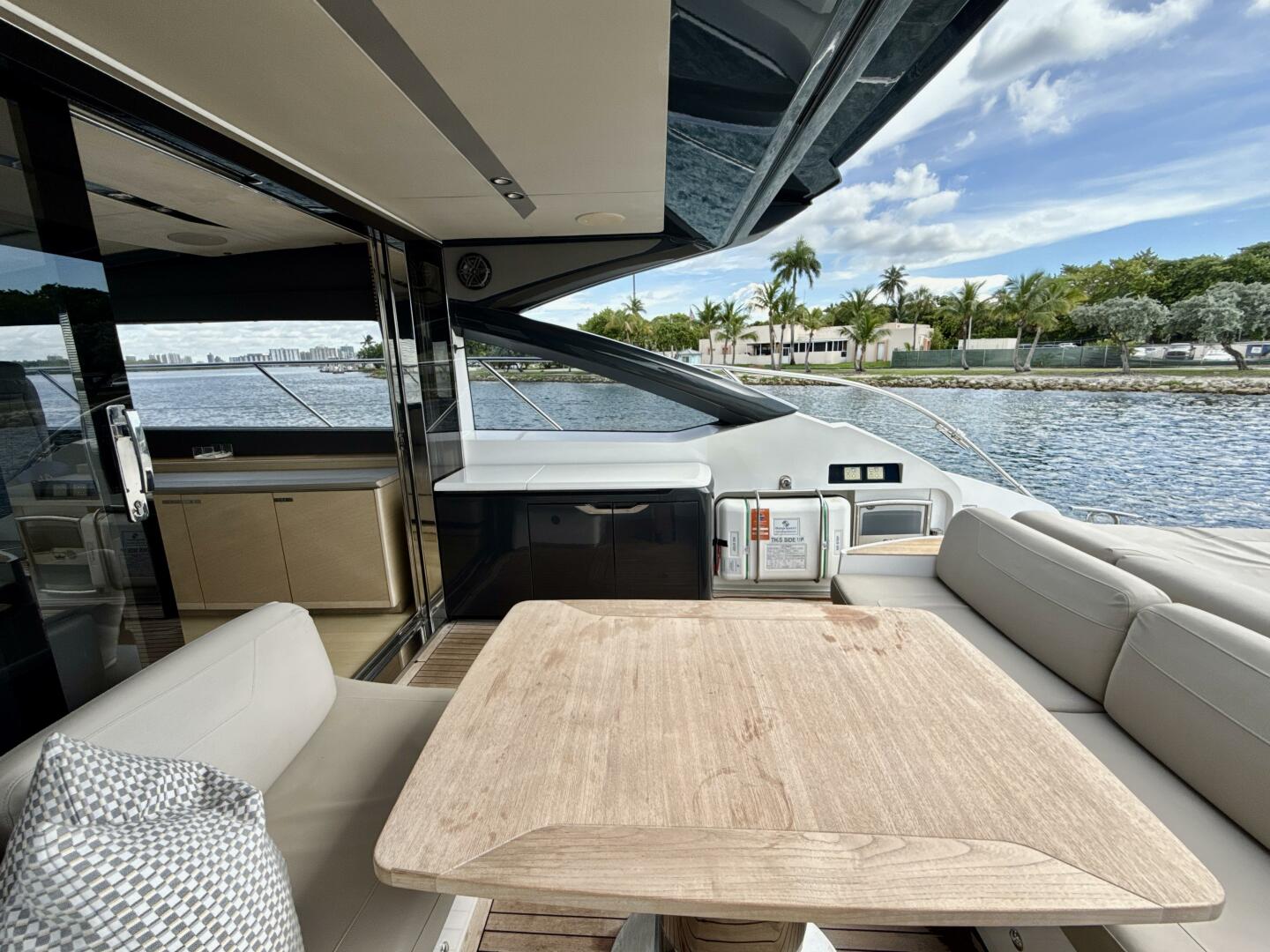 2017 Princess V58 - Image 44