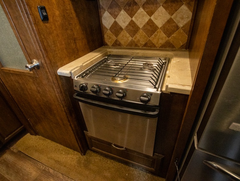 2016 Forest River Cardinal 3825FL - Image 7