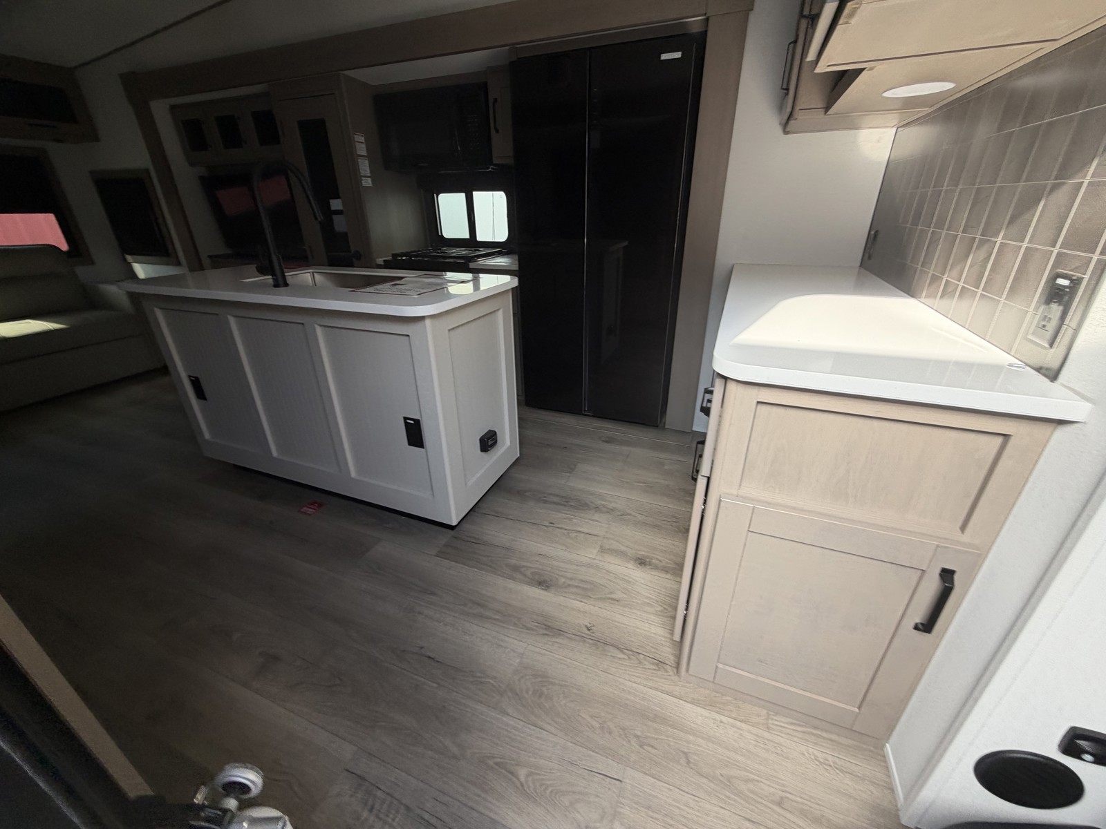 2026 GRAND DESIGN 303RLS - Image 17