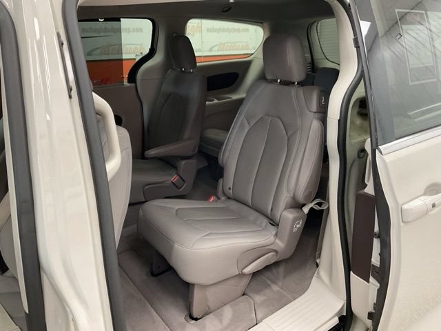2021 Chrysler Pacifica Wagon 4D Touring - Image 25