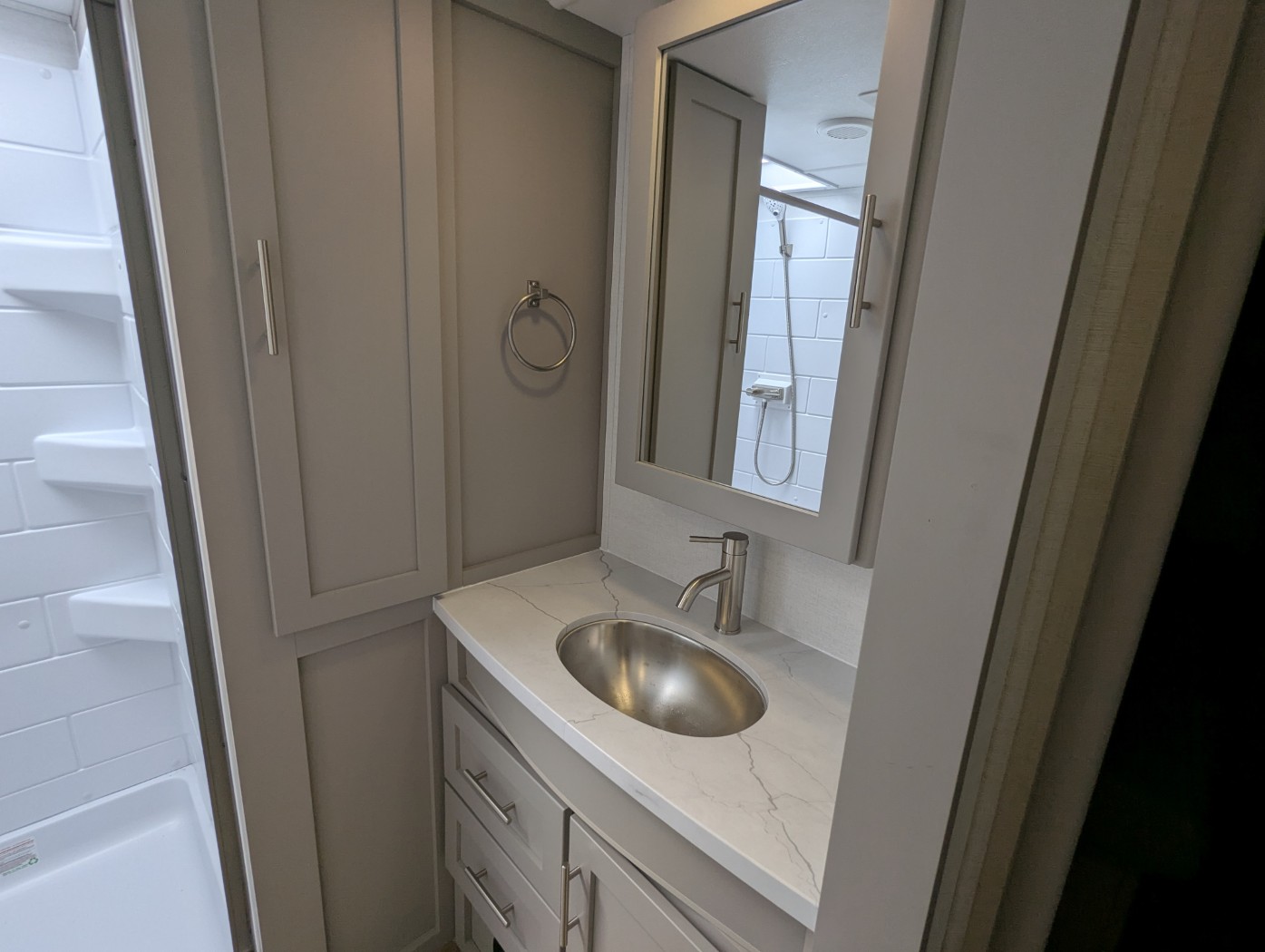 2026 Alliance RV Avenue All-Access Series 29RL - Image 13