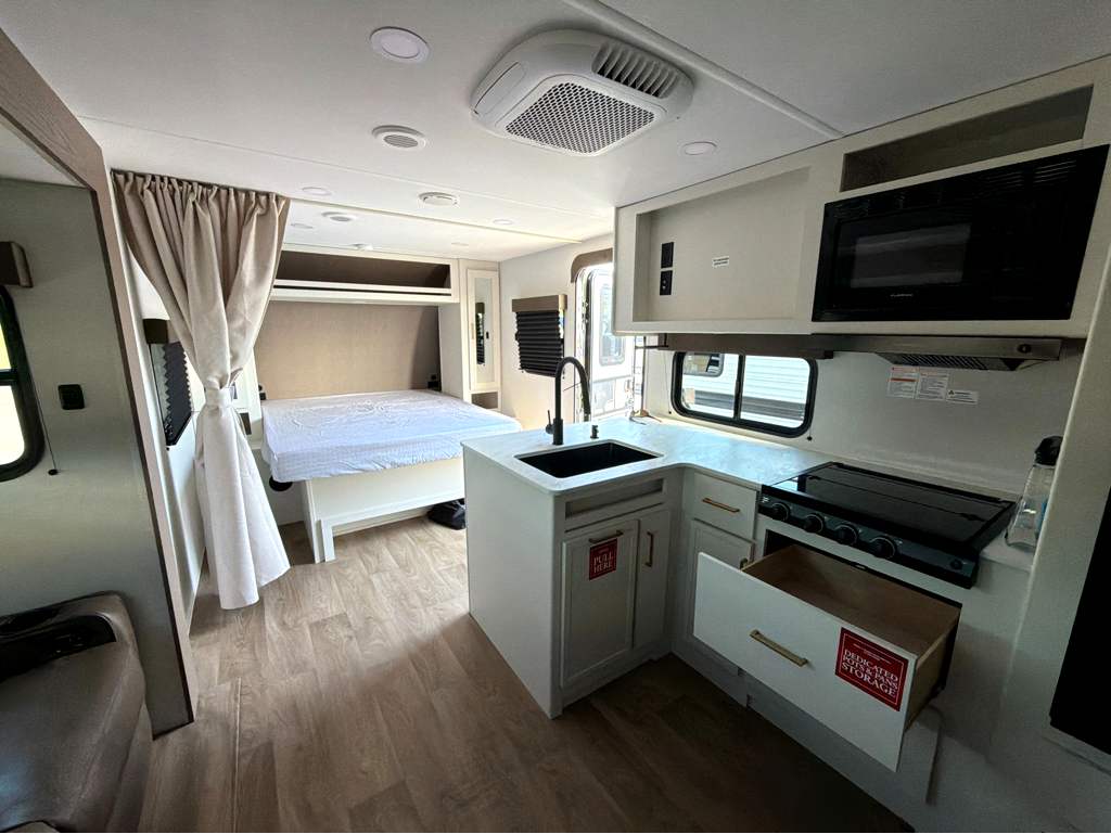 2027 GRAND DESIGN TRANSCEND 23BHX - Image 18