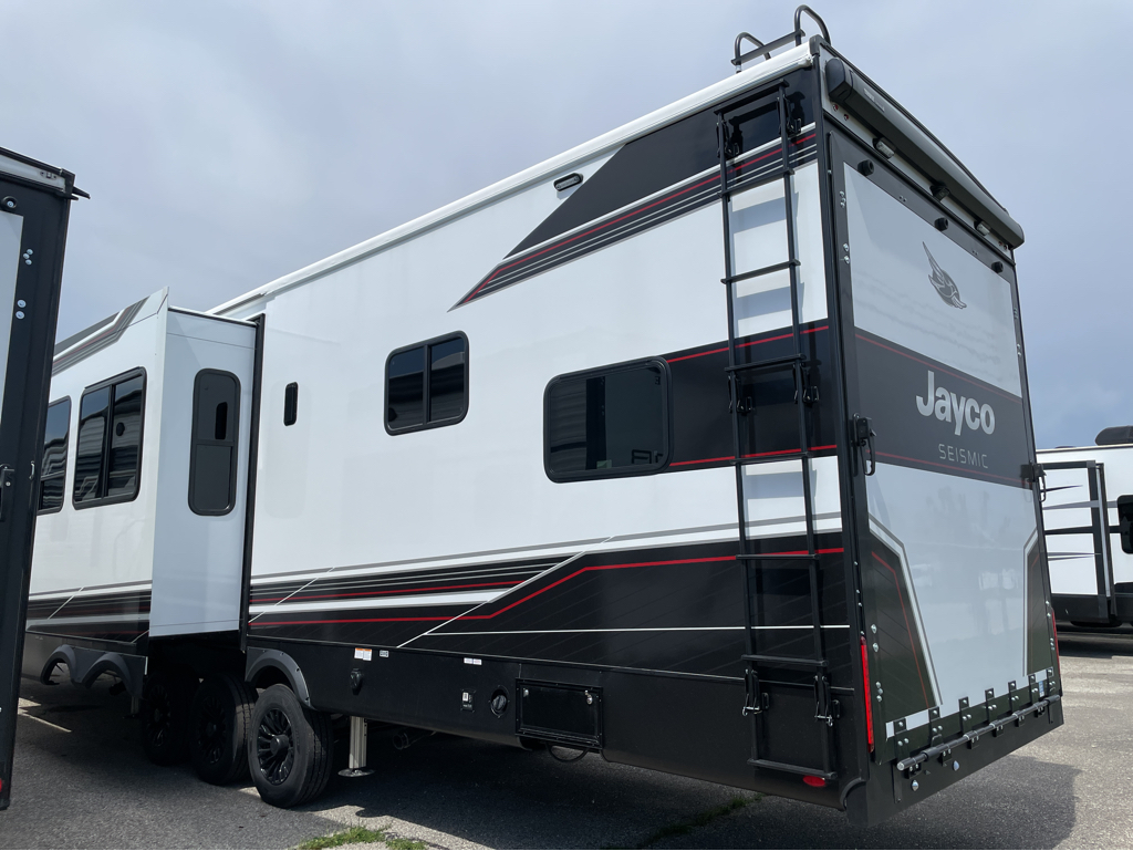 2026 Jayco Seismic 413 - Image 4
