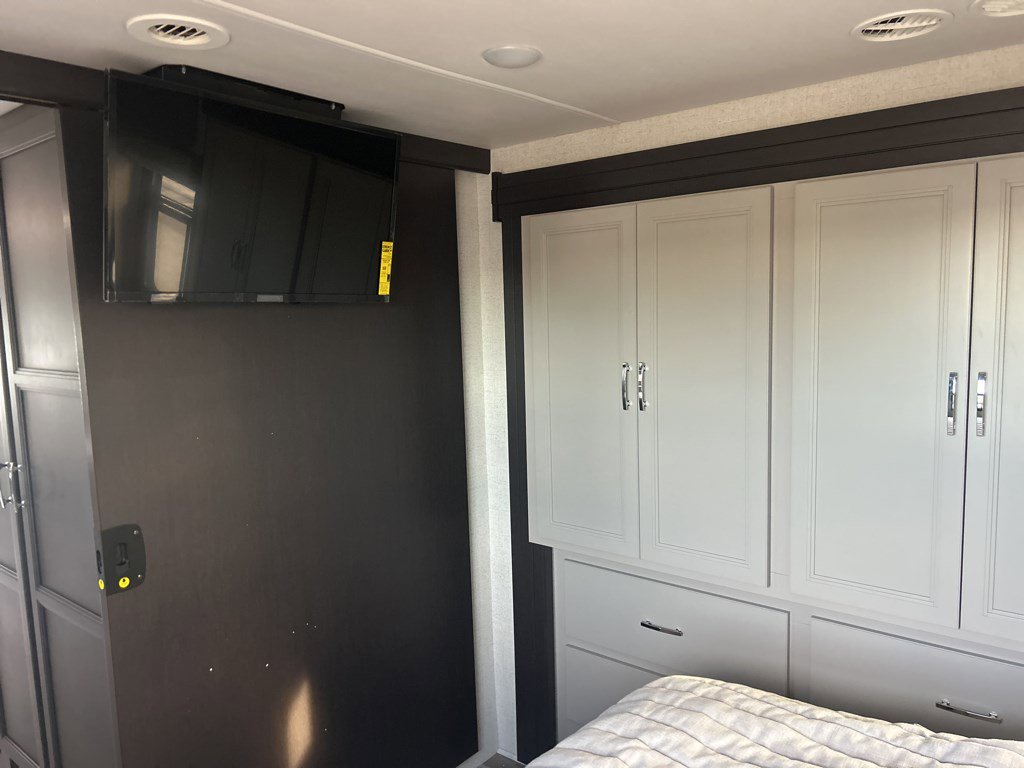 2026 THOR MOTOR COACH PALAZZO 33.5 - Image 18