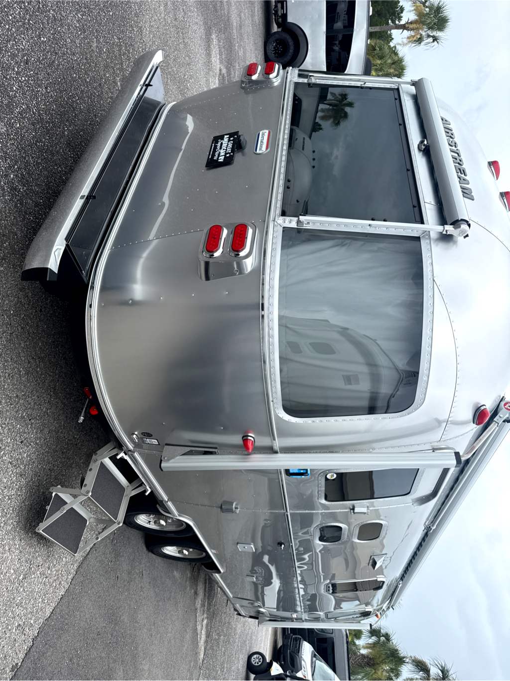 2027 Airstream International 25FB - Image 4