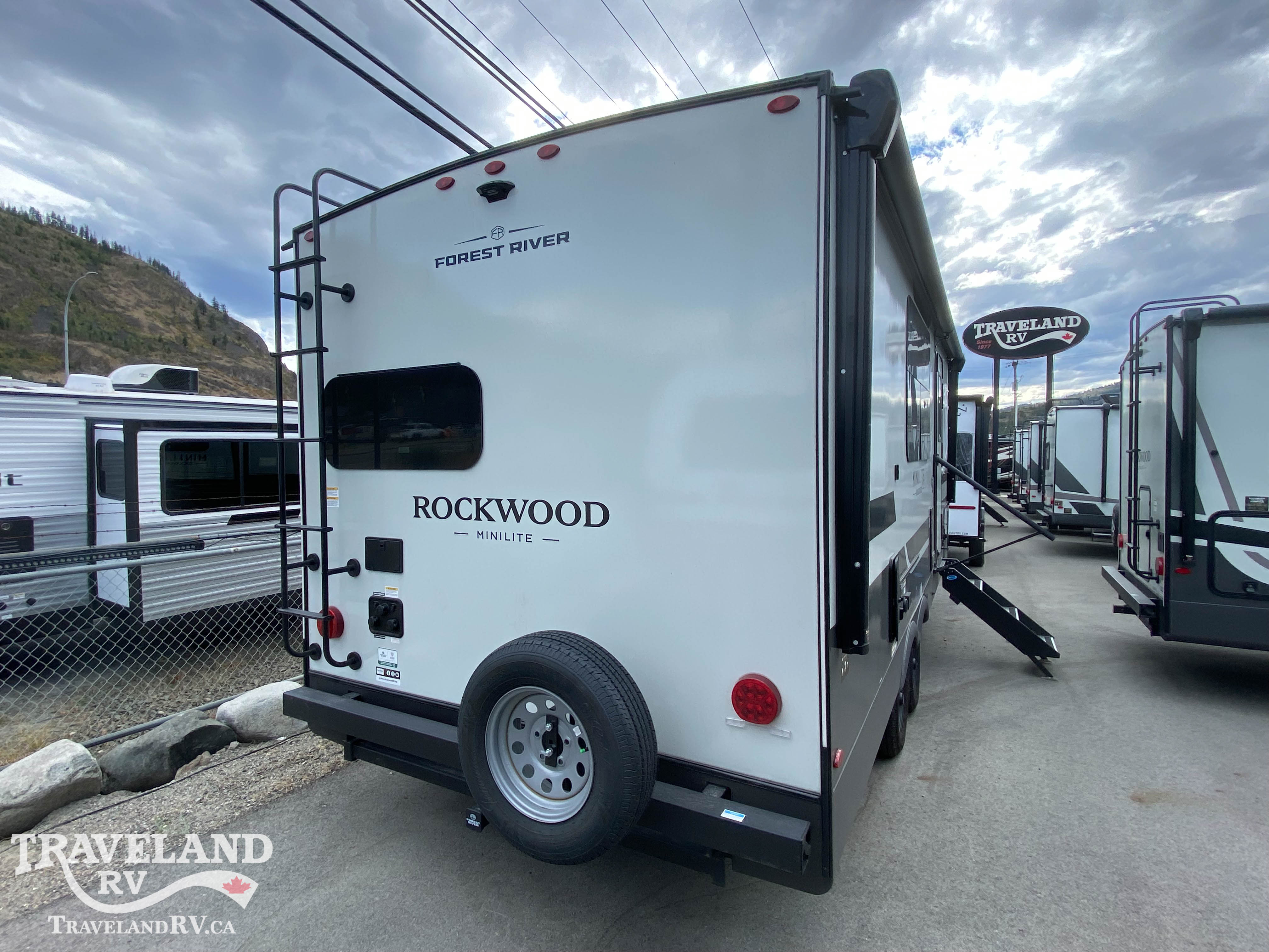 2027 Forest River Rockwood Mini Lite 2522FB - Image 5