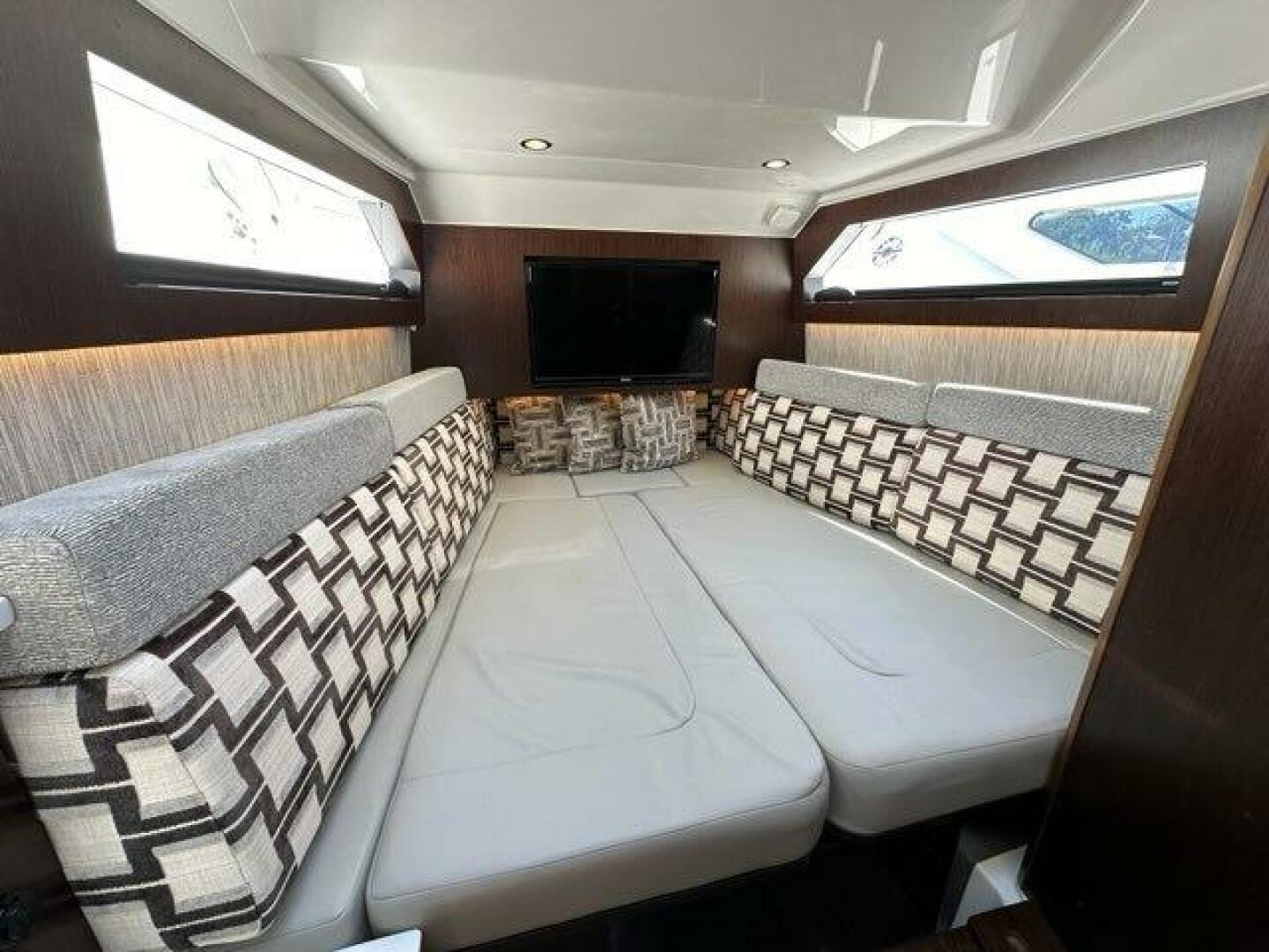 2021 PURSUIT S 428 Sport Base - Image 44