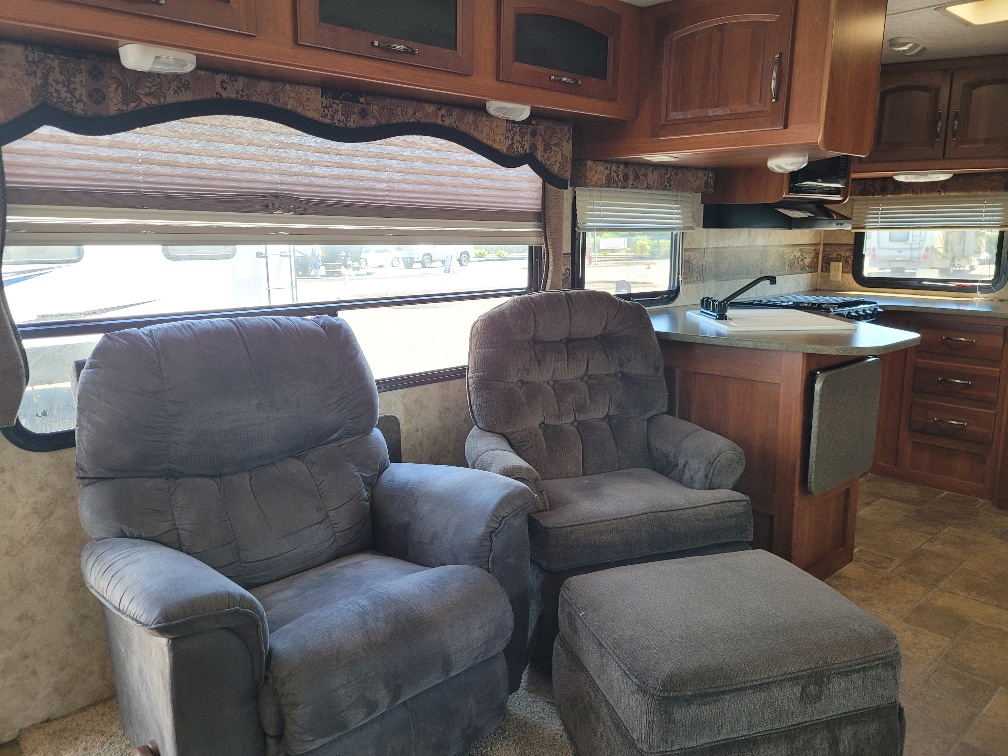 2012 Keystone Cougar XLite 30RKSWE - Image 7