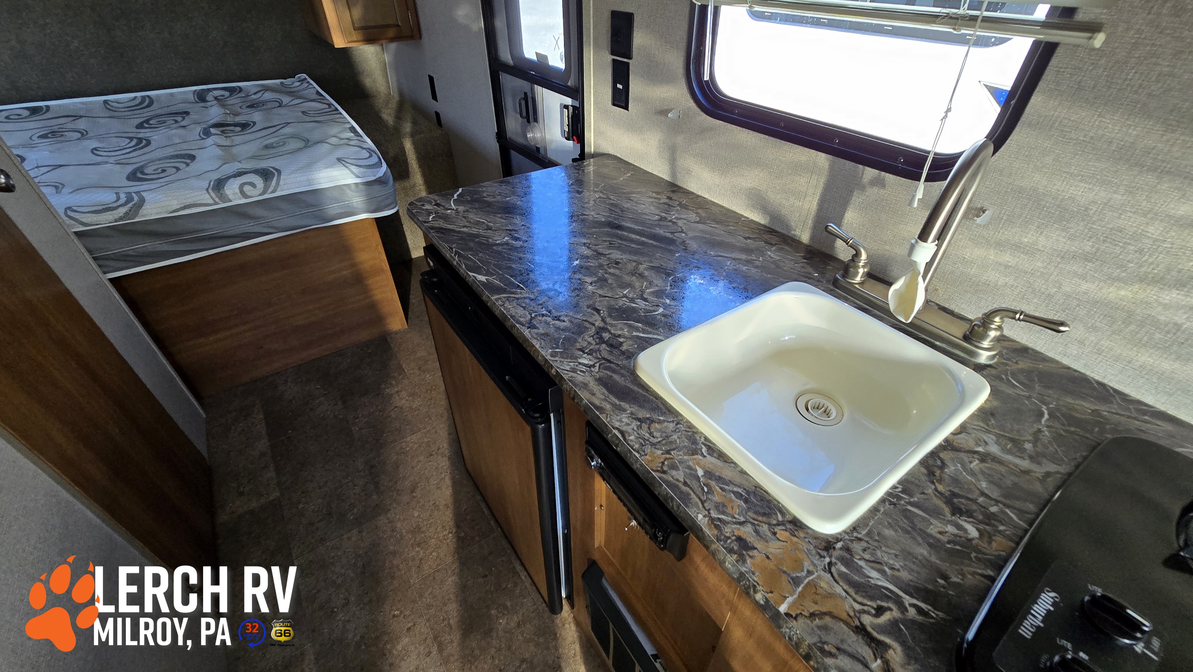 2018 Keystone Springdale Summerland Mini 1750RD - Image 15