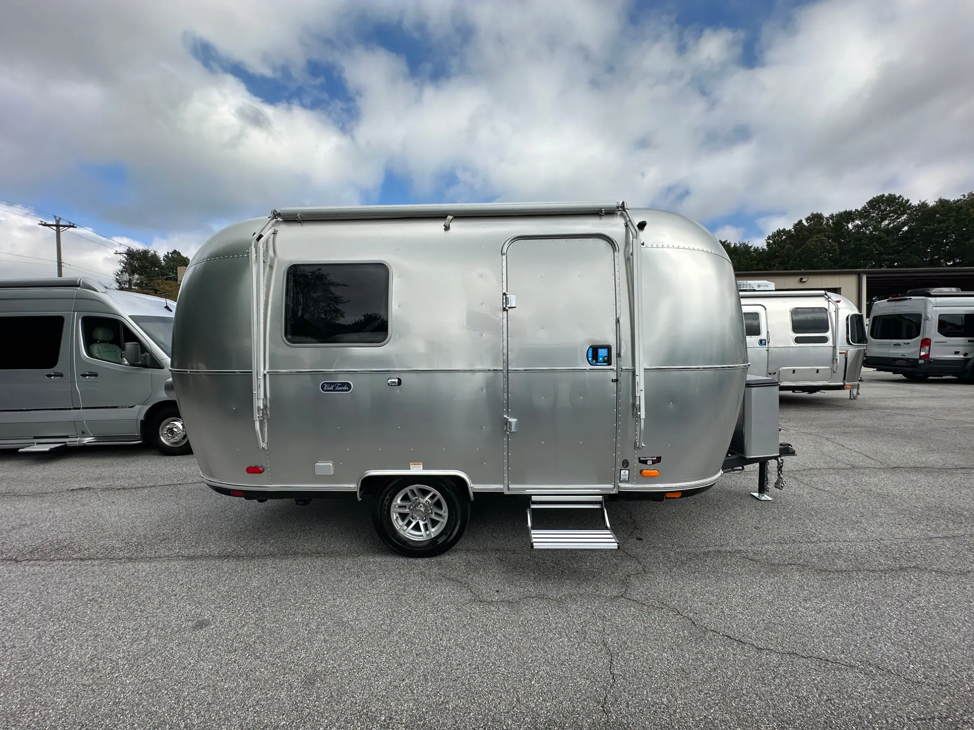 2027 Airstream World Traveler 17Rb - Image 4