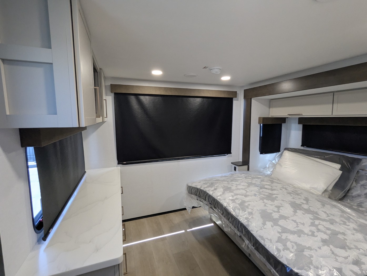 2027 Alliance RV Benchmark 42LFT - Image 10