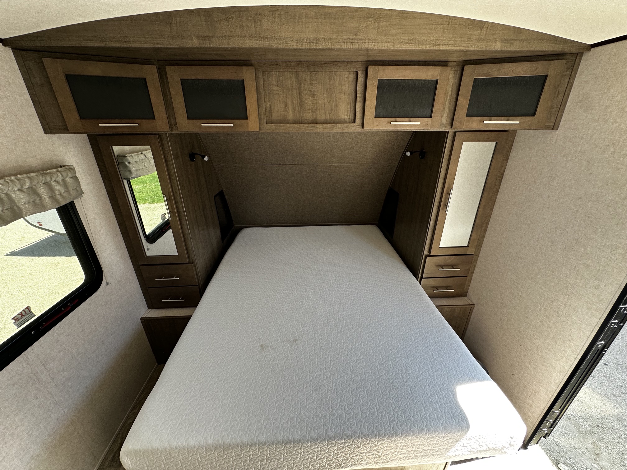 2019 Forest River Surveyor Luxury 251RKS - Image 15