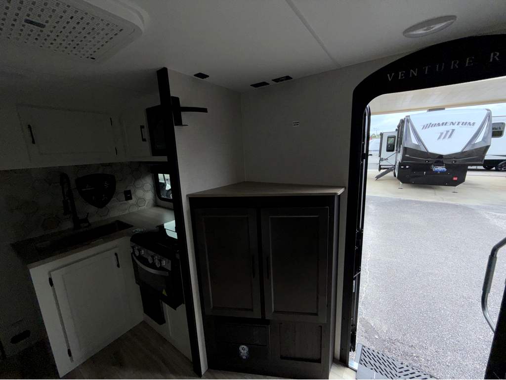2026 VENTURE RV SPORTTREK STINGER 232VRL - Image 14