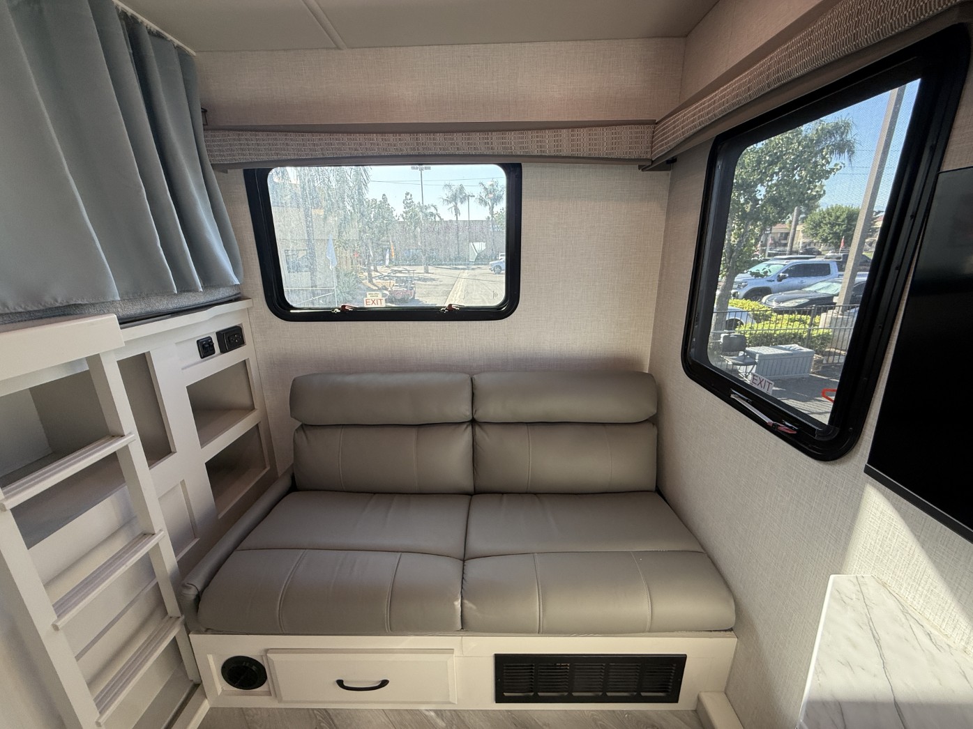 2025 Holiday Rambler Invicta 36Y - Image 24
