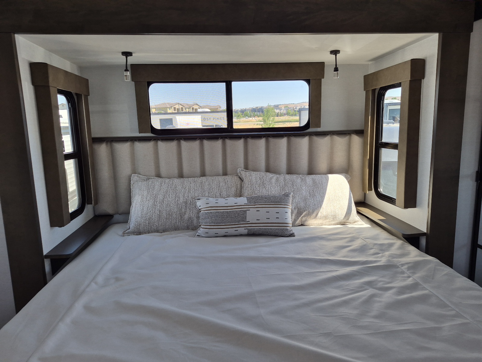 2027 Alliance RV Paradigm 310RL - Image 12