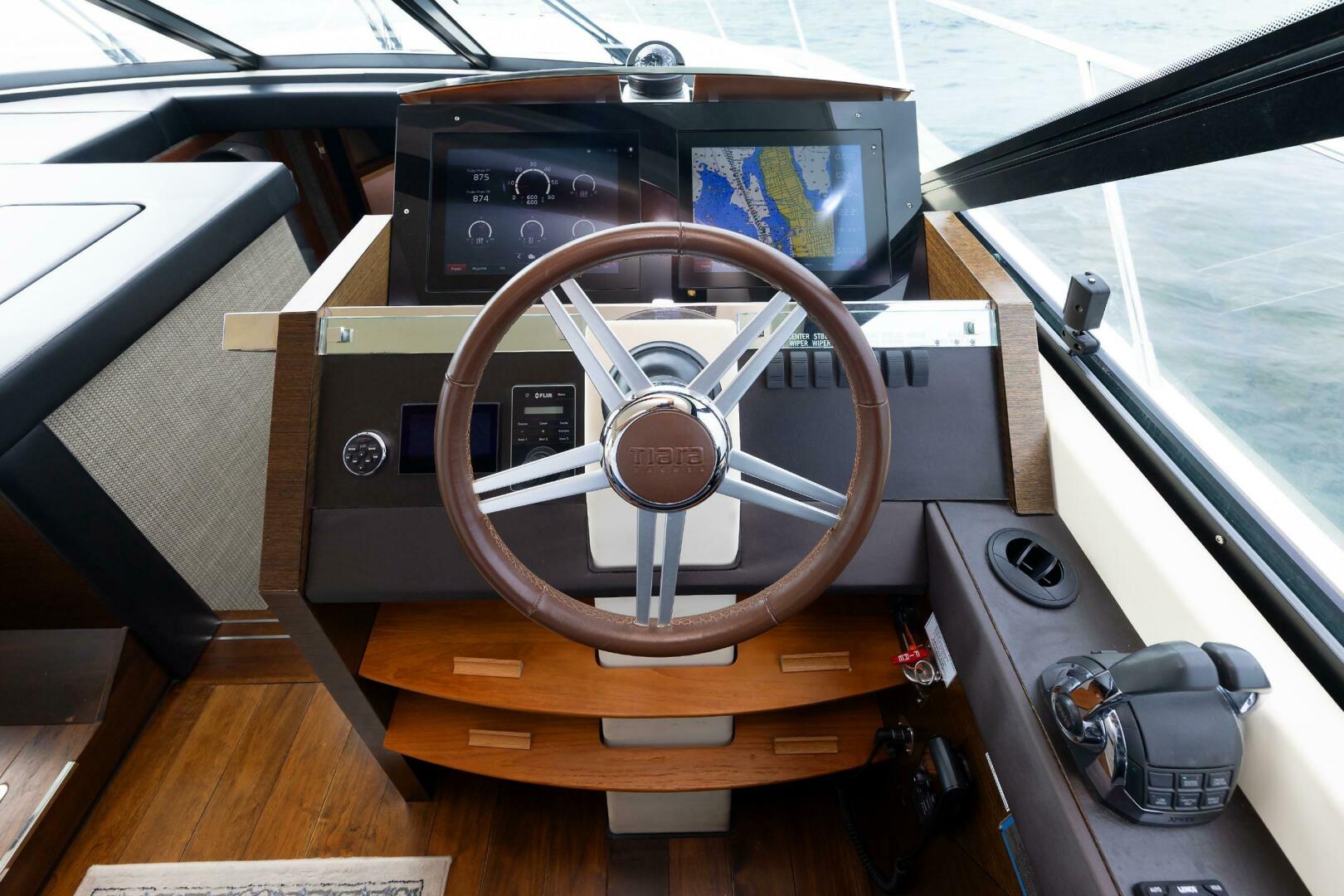 2014 Tiara Yachts 5000 Express - Image 27