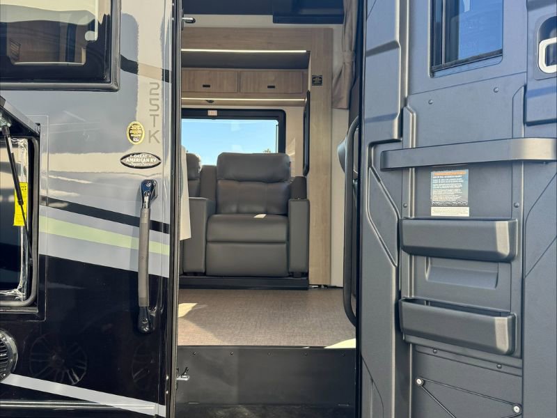 2026 Grand Design Lineage Series M 25TK - Image 7