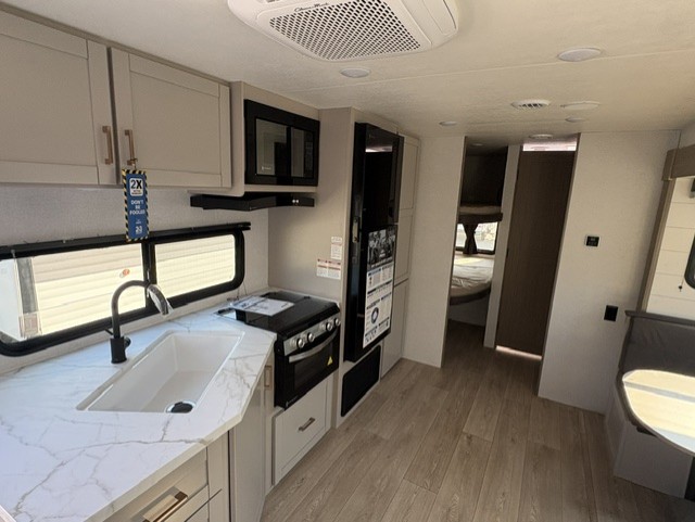 2027 Jayco Jay Flight SLX 261BHS - Image 6